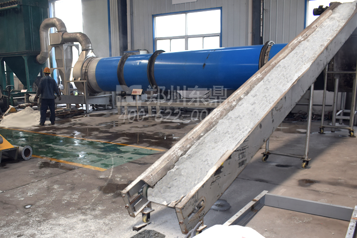 石粉烘干機設備具有產能大、機械化程度高、可連續運轉，除塵環保性能好的特點。